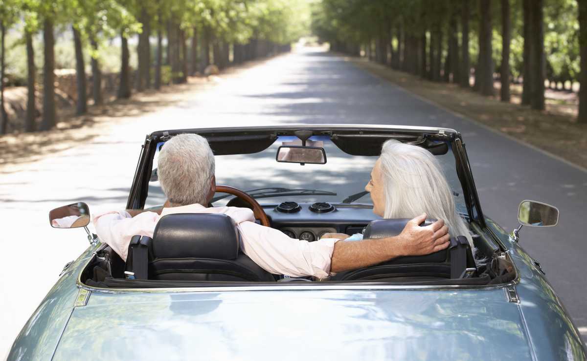 Voyage en voiture avec des seniors